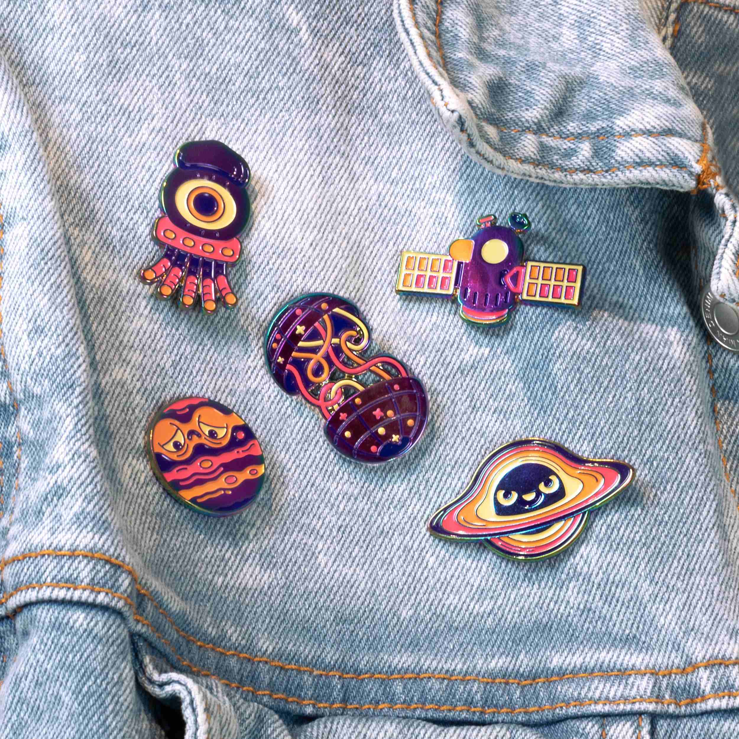 Alien Enamel Pin - Image 4